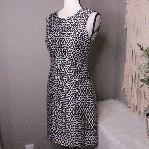 Diane von Furstenberg | Sleeveless Printed Sheath Dress 4 - Picture 1 of 6